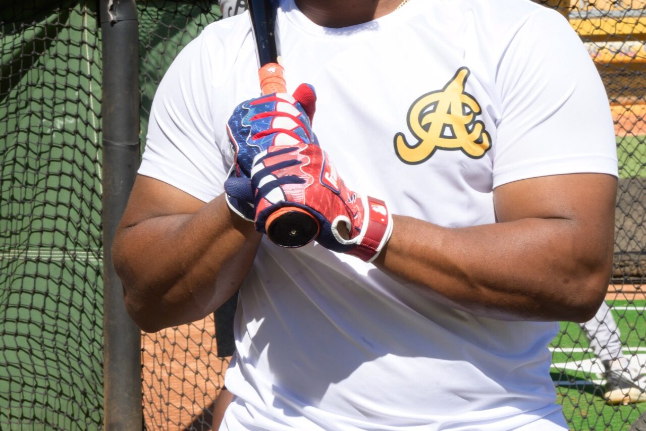 Eddys Leonard se integra a las Águilas Cibaeñas tras su debut en Grandes Ligas